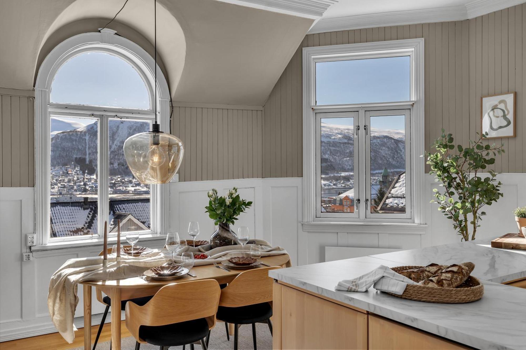 Lovely City Center Apartment With Amazing Views And Free Parking! Tromsø Eksteriør bilde