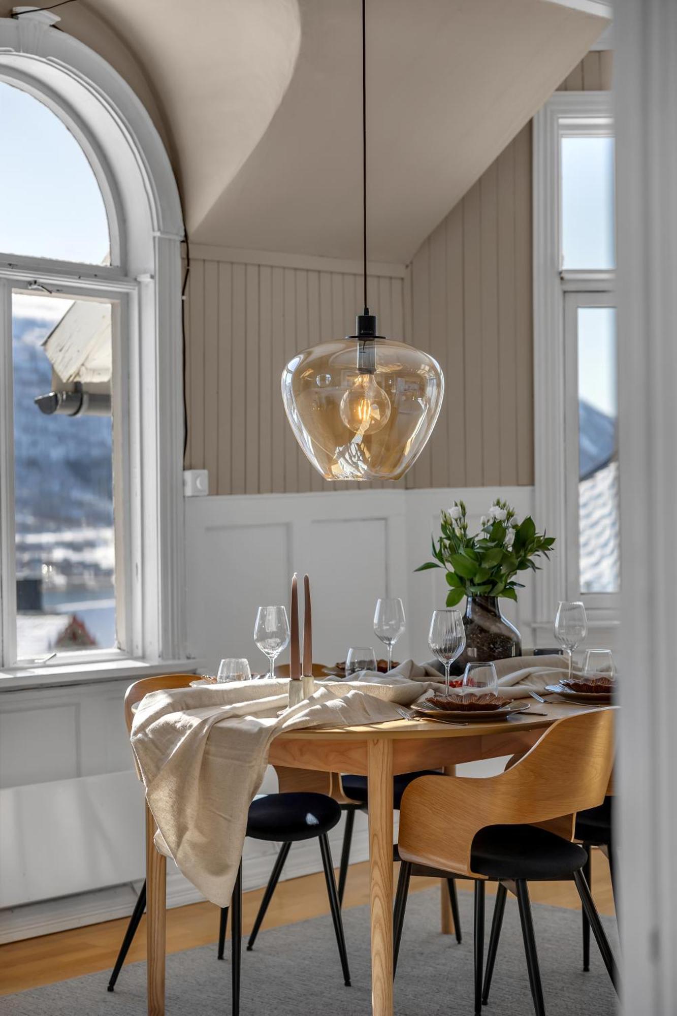 Lovely City Center Apartment With Amazing Views And Free Parking! Tromsø Eksteriør bilde